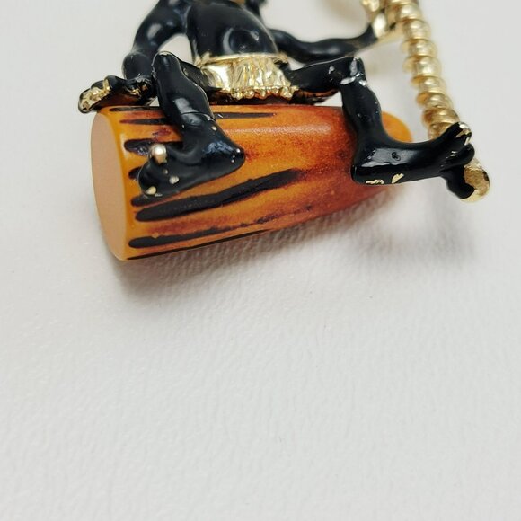 Charles F. Worth Vintage 1950s African Witch Doctor Brooch, Bakelite Drum - Picture 8 of 11